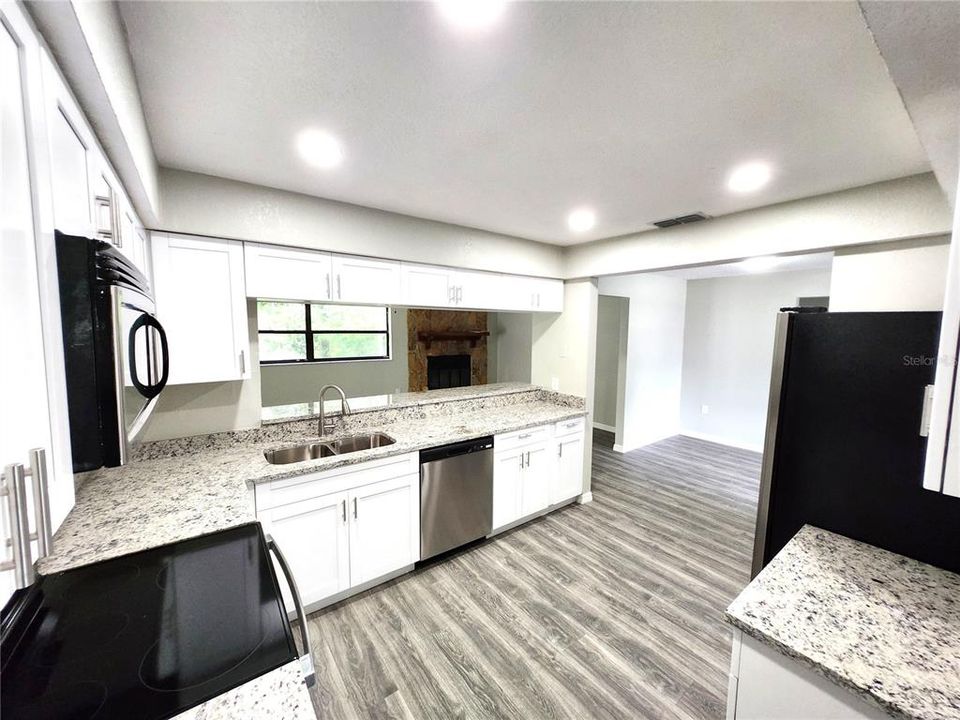 Activo con contrato: $314,900 (3 camas, 2 baños, 1584 Pies cuadrados)