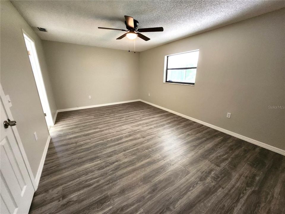 Activo con contrato: $314,900 (3 camas, 2 baños, 1584 Pies cuadrados)