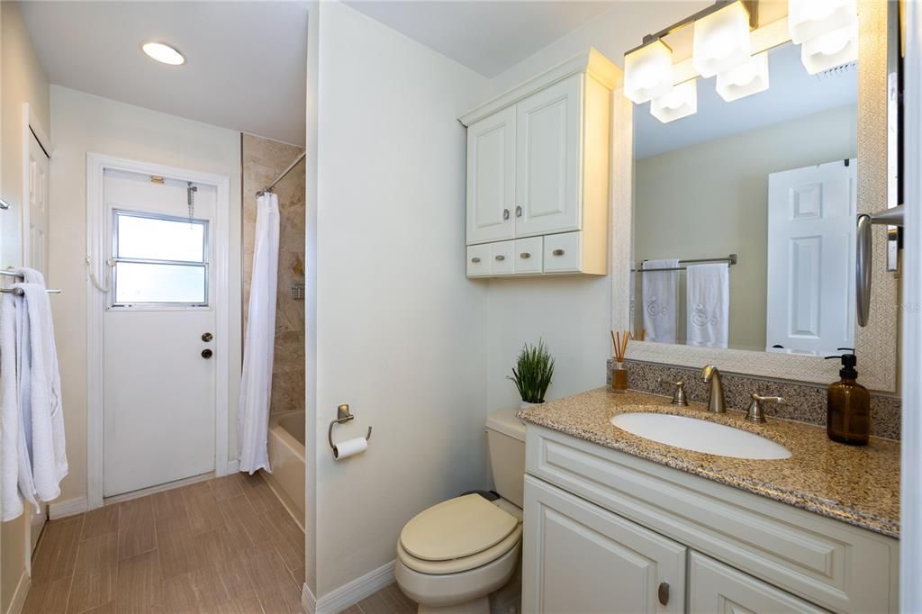 合同活跃: $549,000 (3 贝兹, 2 浴室, 1819 平方英尺)