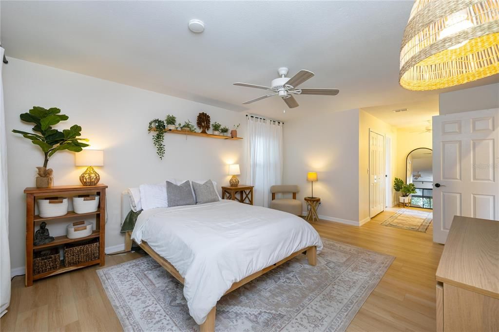 合同活跃: $549,000 (3 贝兹, 2 浴室, 1819 平方英尺)