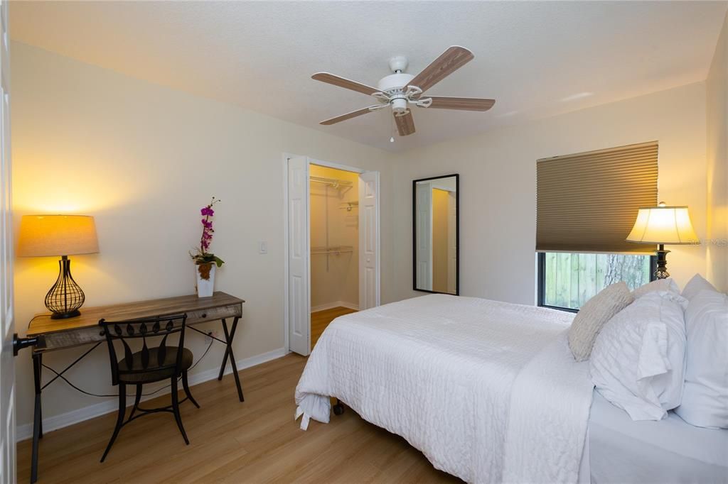 合同活跃: $549,000 (3 贝兹, 2 浴室, 1819 平方英尺)