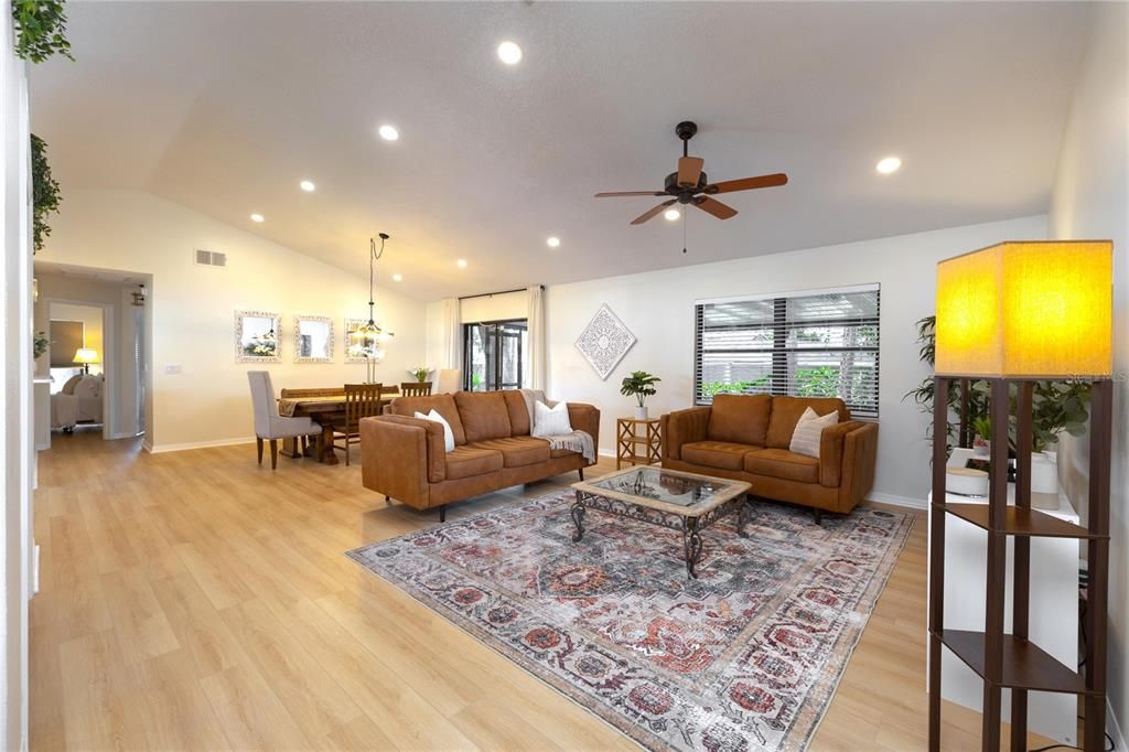 合同活跃: $549,000 (3 贝兹, 2 浴室, 1819 平方英尺)