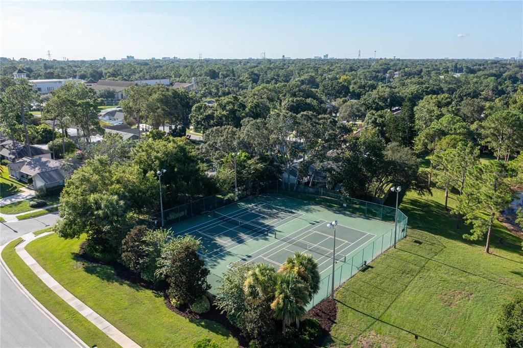 合同活跃: $549,000 (3 贝兹, 2 浴室, 1819 平方英尺)