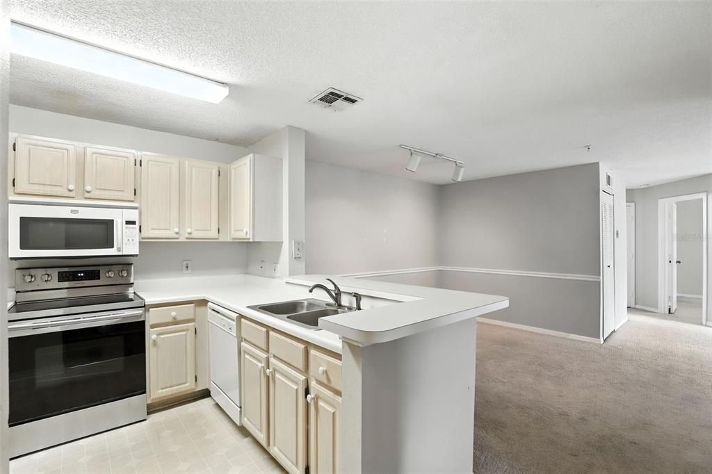 En Venta: $239,000 (2 camas, 2 baños, 975 Pies cuadrados)