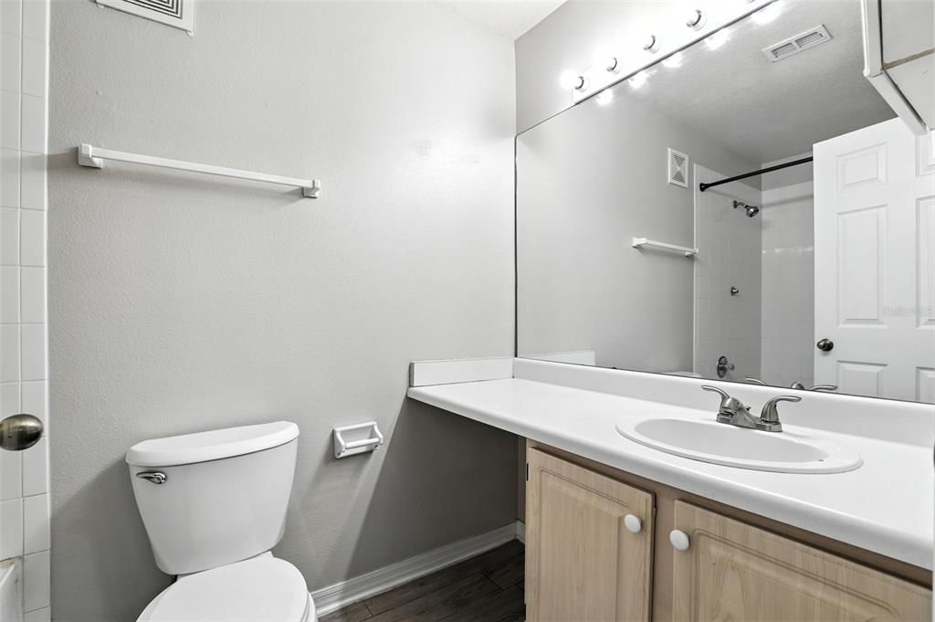 En Venta: $239,000 (2 camas, 2 baños, 975 Pies cuadrados)