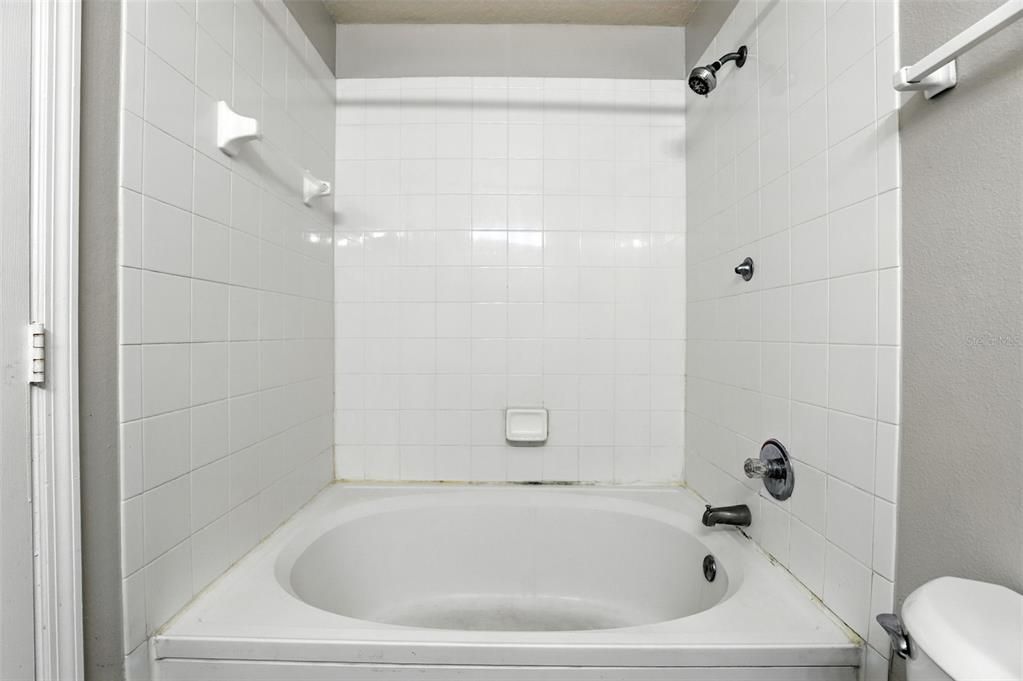 En Venta: $239,000 (2 camas, 2 baños, 975 Pies cuadrados)