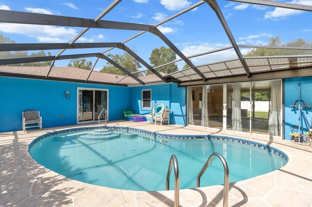 For Sale: $359,900 (3 beds, 2 baths, 2067 Square Feet)