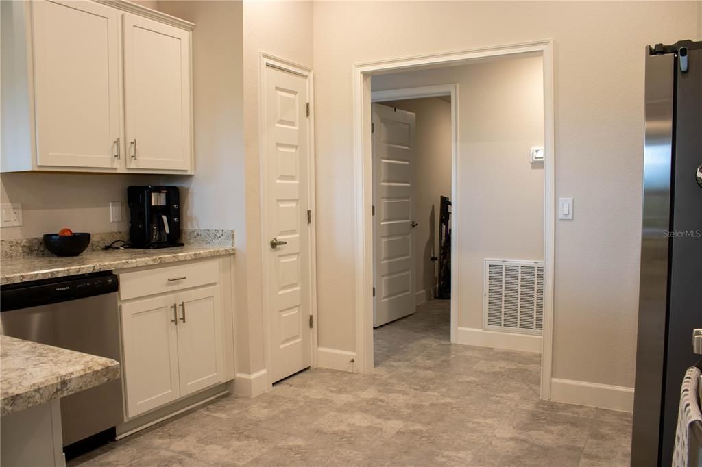 For Sale: $369,900 (4 beds, 3 baths, 2508 Square Feet)