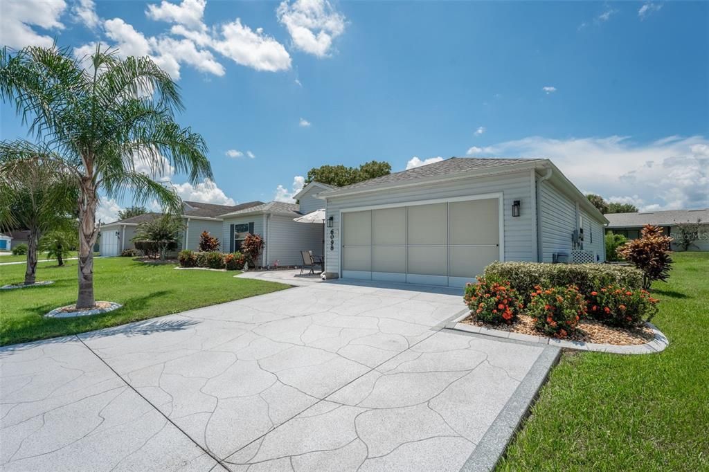 Active With Contract: $349,900 (3 beds, 2 baths, 2006 Square Feet)