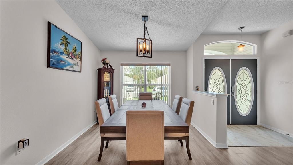 Active With Contract: $349,900 (3 beds, 2 baths, 2006 Square Feet)