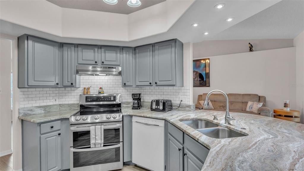 Active With Contract: $349,900 (3 beds, 2 baths, 2006 Square Feet)