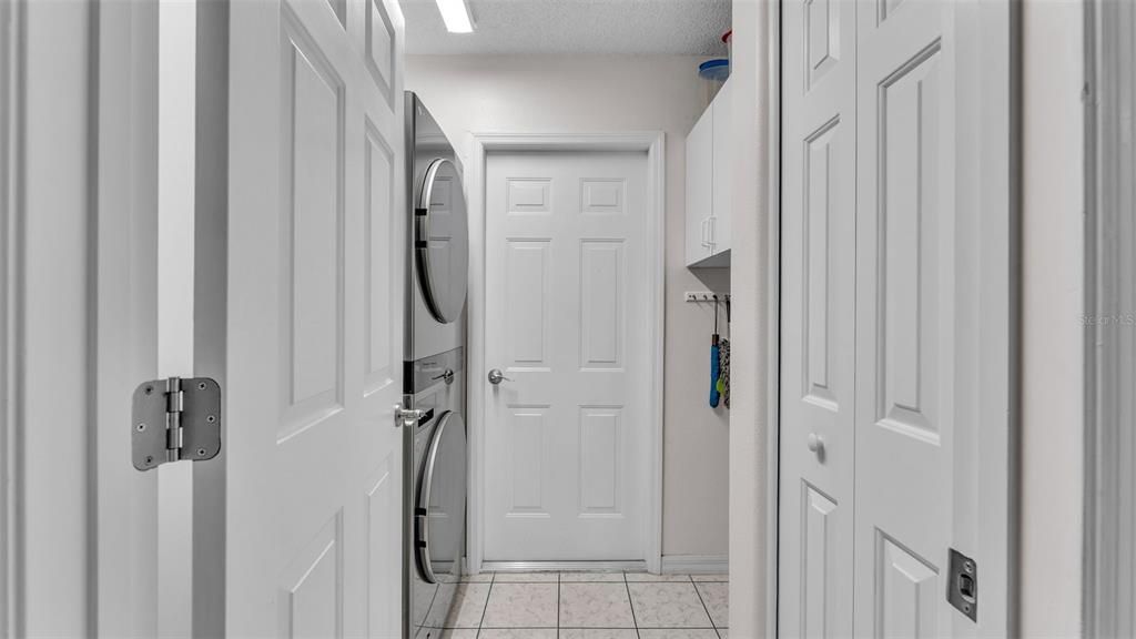 Active With Contract: $349,900 (3 beds, 2 baths, 2006 Square Feet)