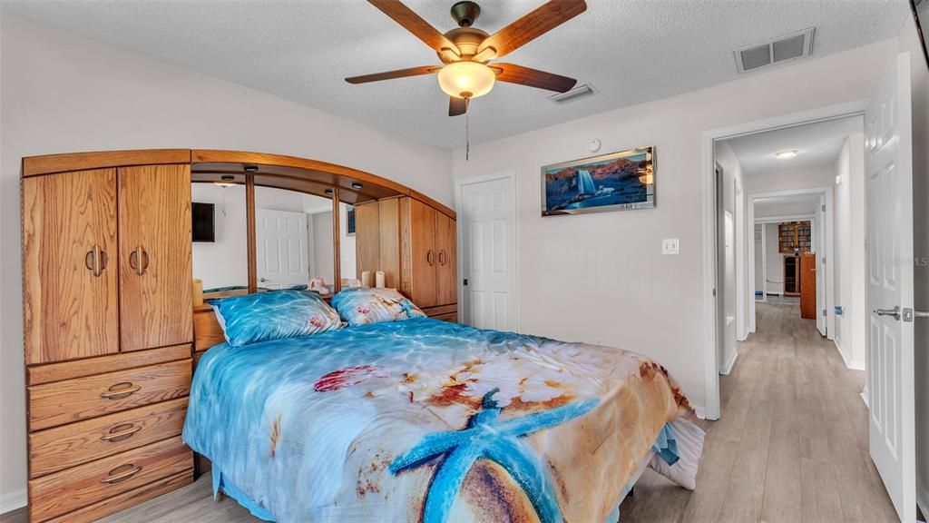 Active With Contract: $349,900 (3 beds, 2 baths, 2006 Square Feet)