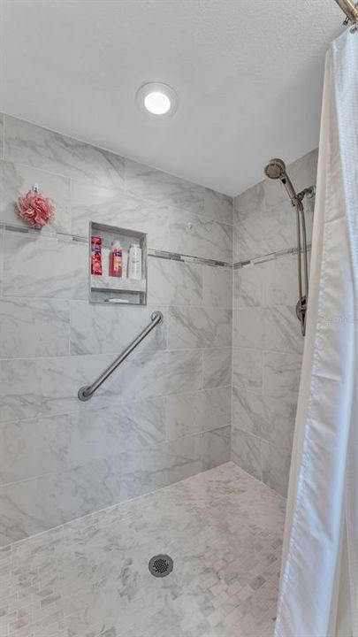 Active With Contract: $349,900 (3 beds, 2 baths, 2006 Square Feet)