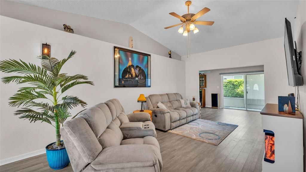 Active With Contract: $349,900 (3 beds, 2 baths, 2006 Square Feet)