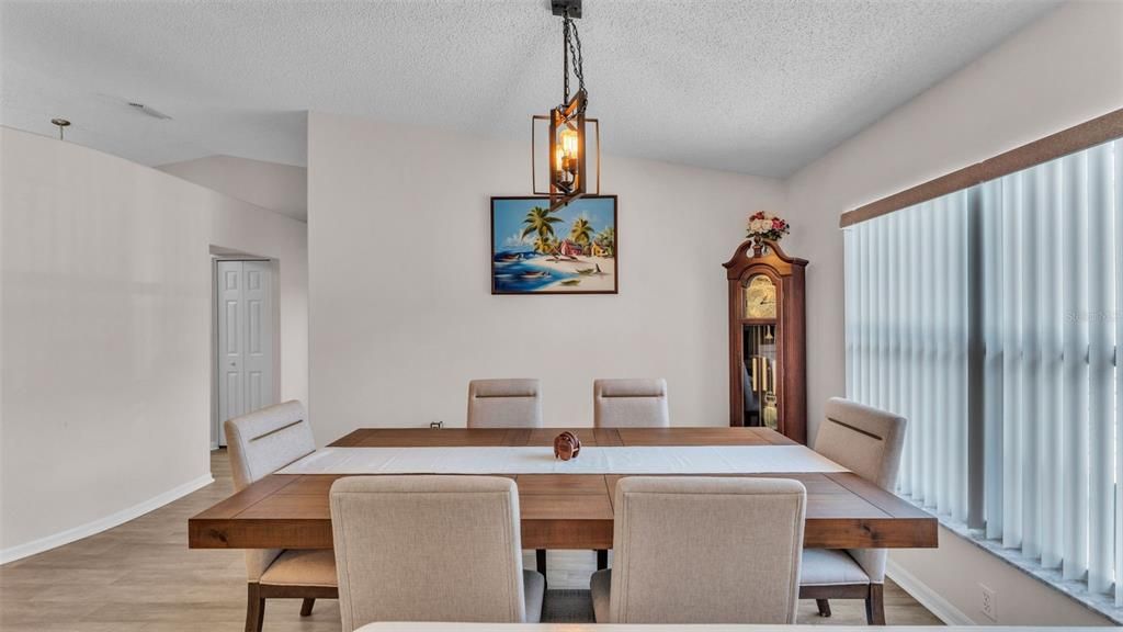 Active With Contract: $349,900 (3 beds, 2 baths, 2006 Square Feet)