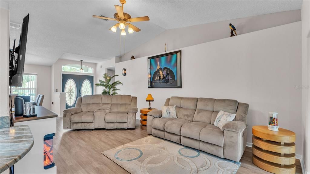 Active With Contract: $349,900 (3 beds, 2 baths, 2006 Square Feet)