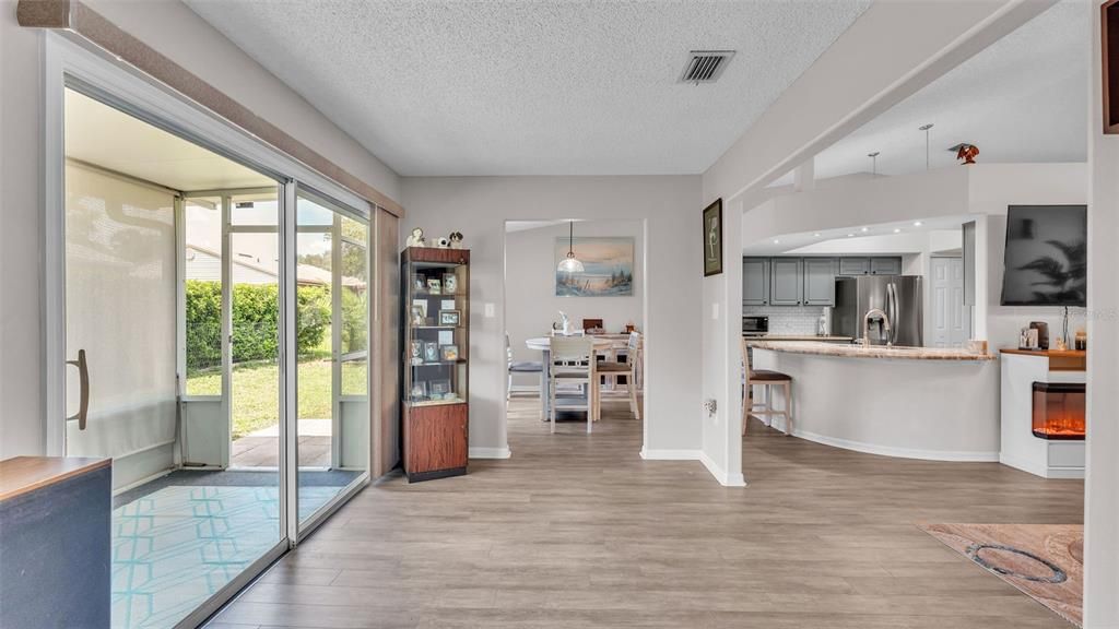 Active With Contract: $349,900 (3 beds, 2 baths, 2006 Square Feet)