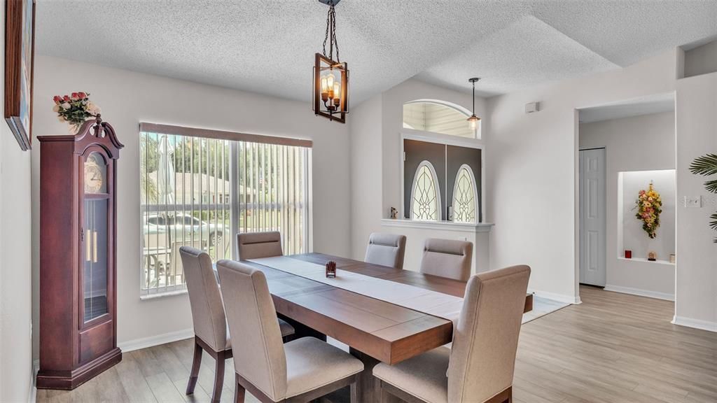 Active With Contract: $349,900 (3 beds, 2 baths, 2006 Square Feet)