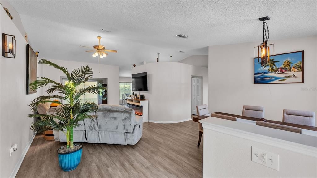 Active With Contract: $349,900 (3 beds, 2 baths, 2006 Square Feet)