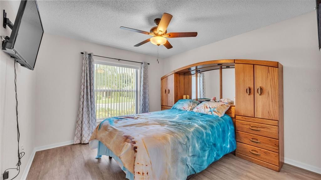 Active With Contract: $349,900 (3 beds, 2 baths, 2006 Square Feet)