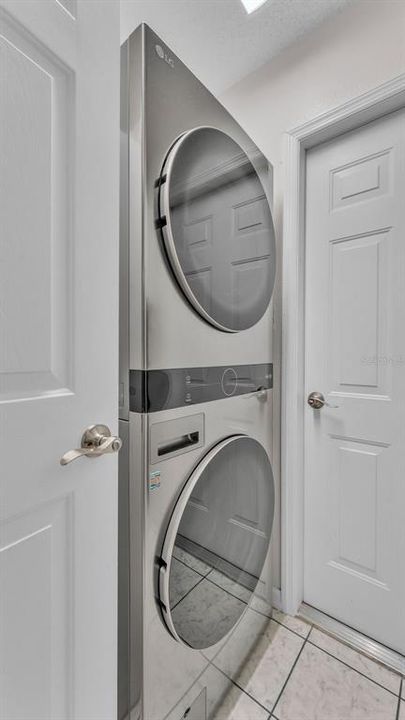 Active With Contract: $349,900 (3 beds, 2 baths, 2006 Square Feet)