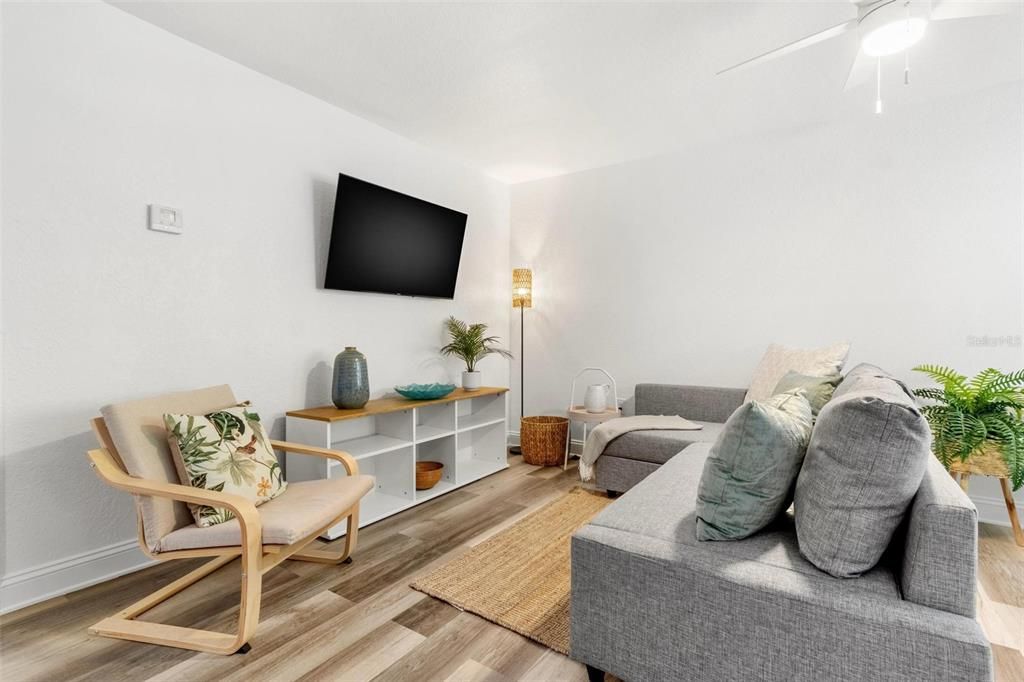 For Rent: $3,000 (1 beds, 1 baths, 598 Square Feet)