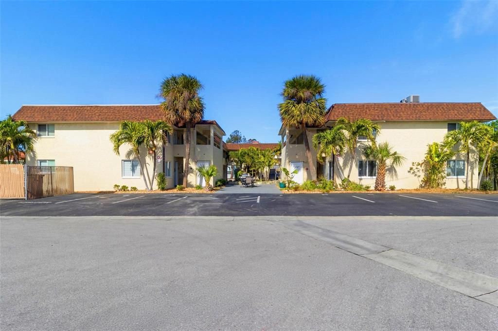 For Rent: $3,000 (1 beds, 1 baths, 598 Square Feet)