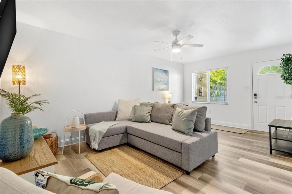 For Rent: $3,000 (1 beds, 1 baths, 598 Square Feet)