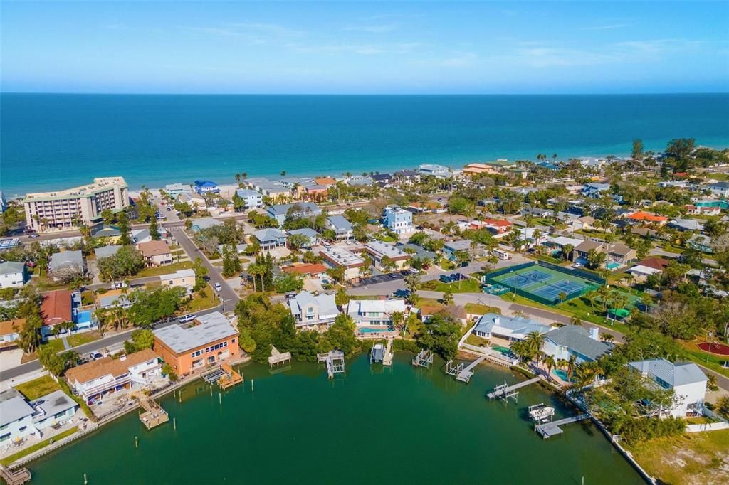 For Rent: $3,000 (1 beds, 1 baths, 598 Square Feet)