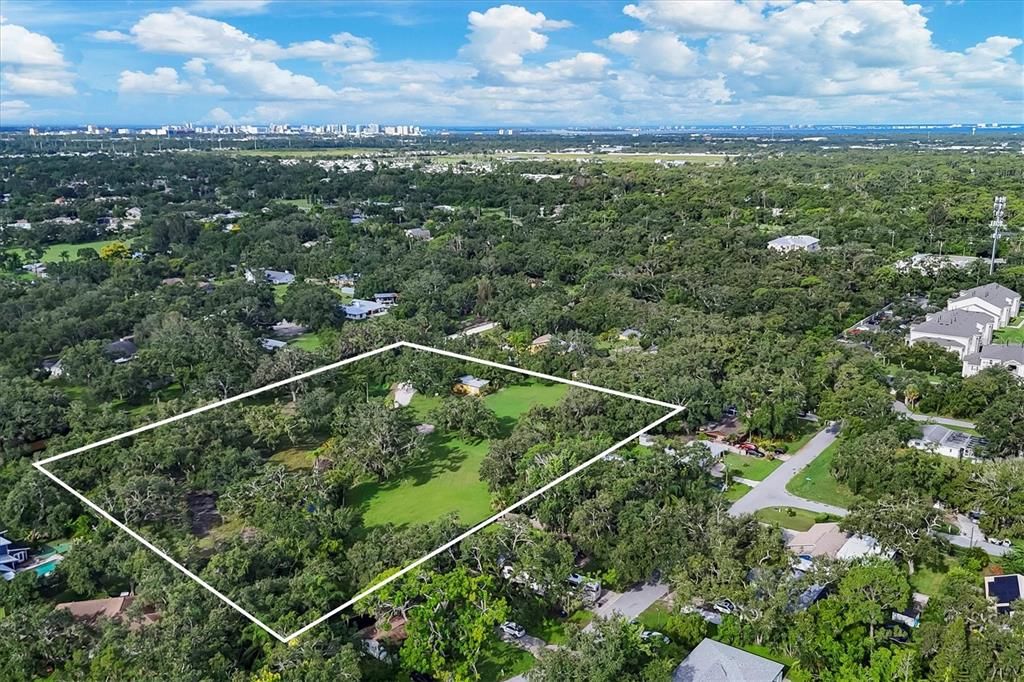 Active With Contract: $950,000 (1 beds, 1 baths, 696 Square Feet)