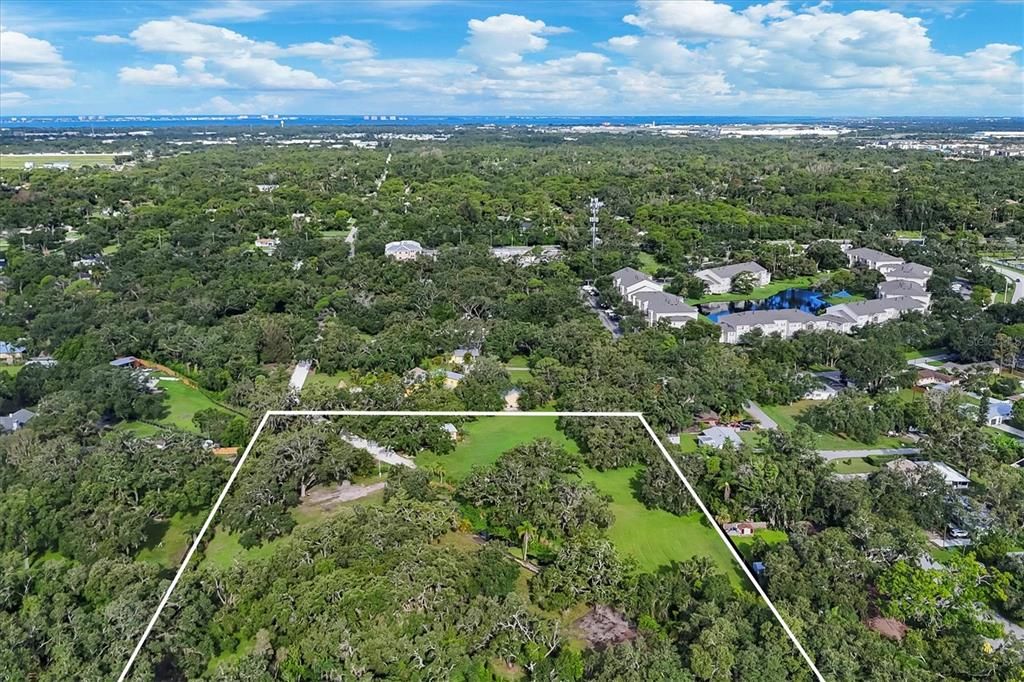 Active With Contract: $950,000 (1 beds, 1 baths, 696 Square Feet)