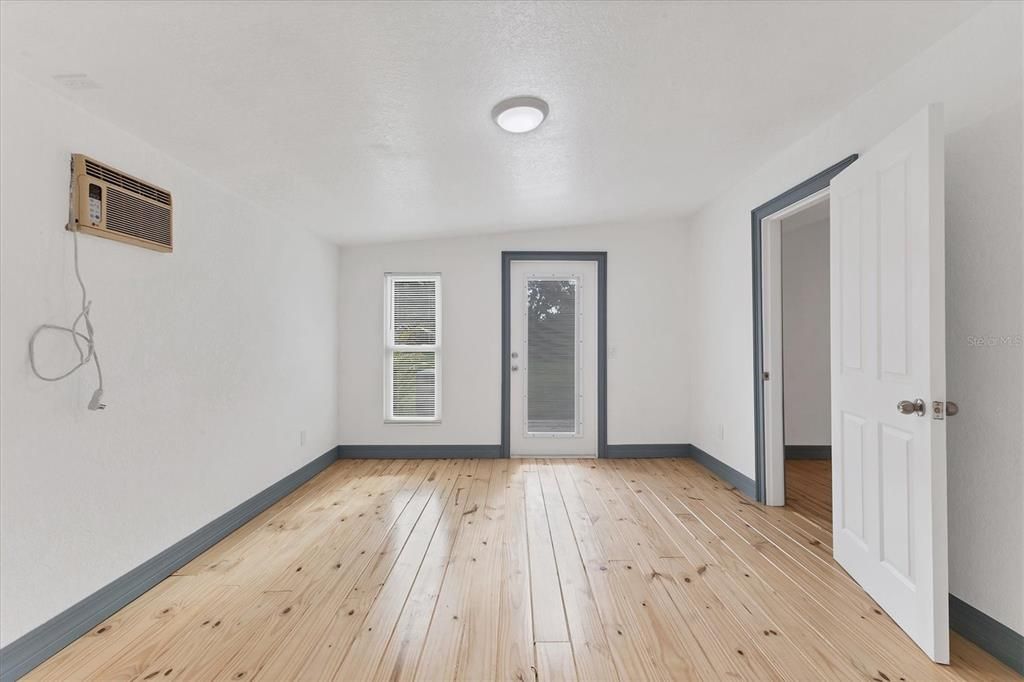 Active With Contract: $950,000 (1 beds, 1 baths, 696 Square Feet)