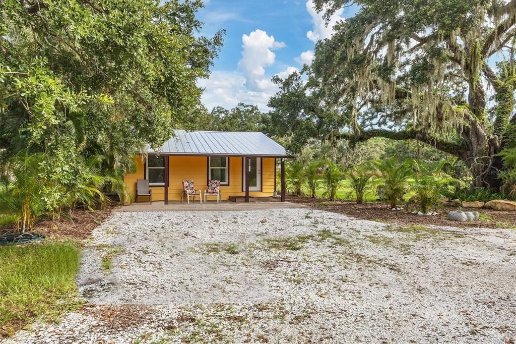 Active With Contract: $950,000 (1 beds, 1 baths, 696 Square Feet)