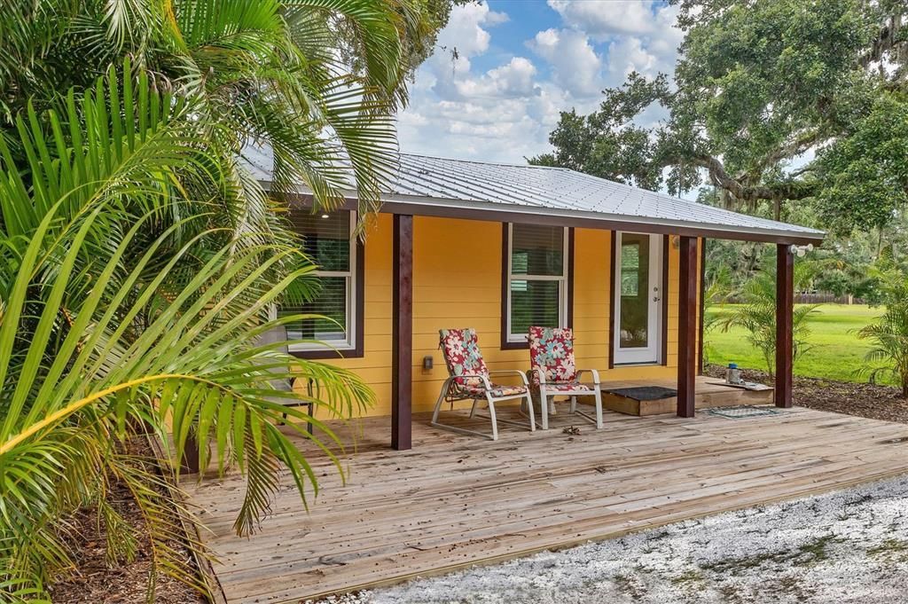 Active With Contract: $950,000 (1 beds, 1 baths, 696 Square Feet)