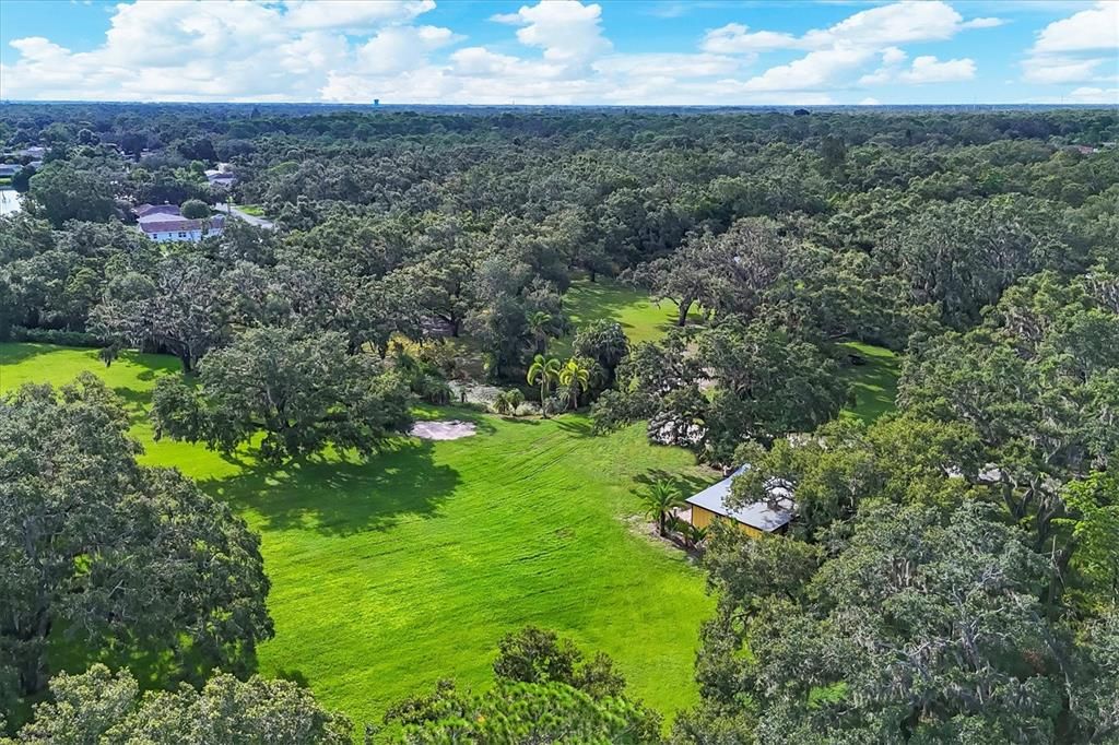 Active With Contract: $950,000 (1 beds, 1 baths, 696 Square Feet)