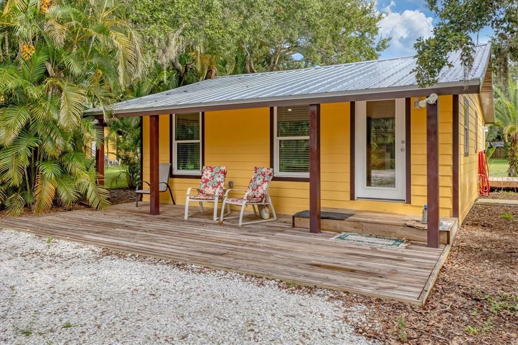 Active With Contract: $950,000 (1 beds, 1 baths, 696 Square Feet)