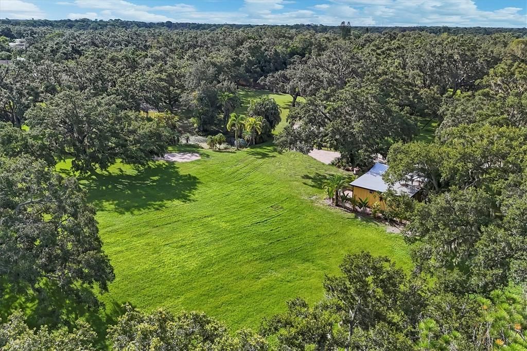 Active With Contract: $950,000 (1 beds, 1 baths, 696 Square Feet)