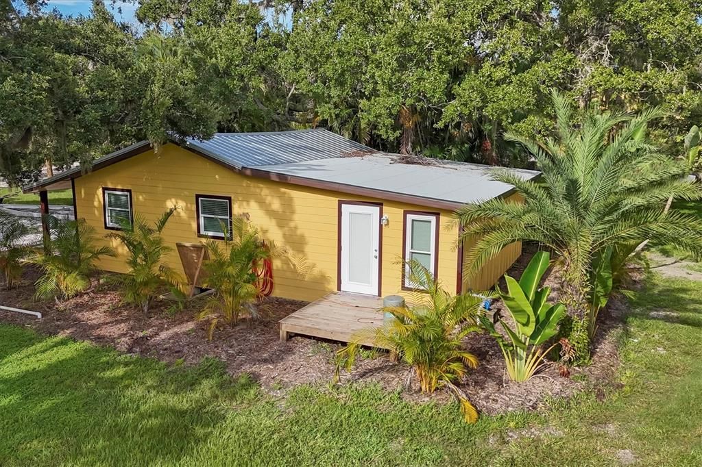 Active With Contract: $950,000 (1 beds, 1 baths, 696 Square Feet)