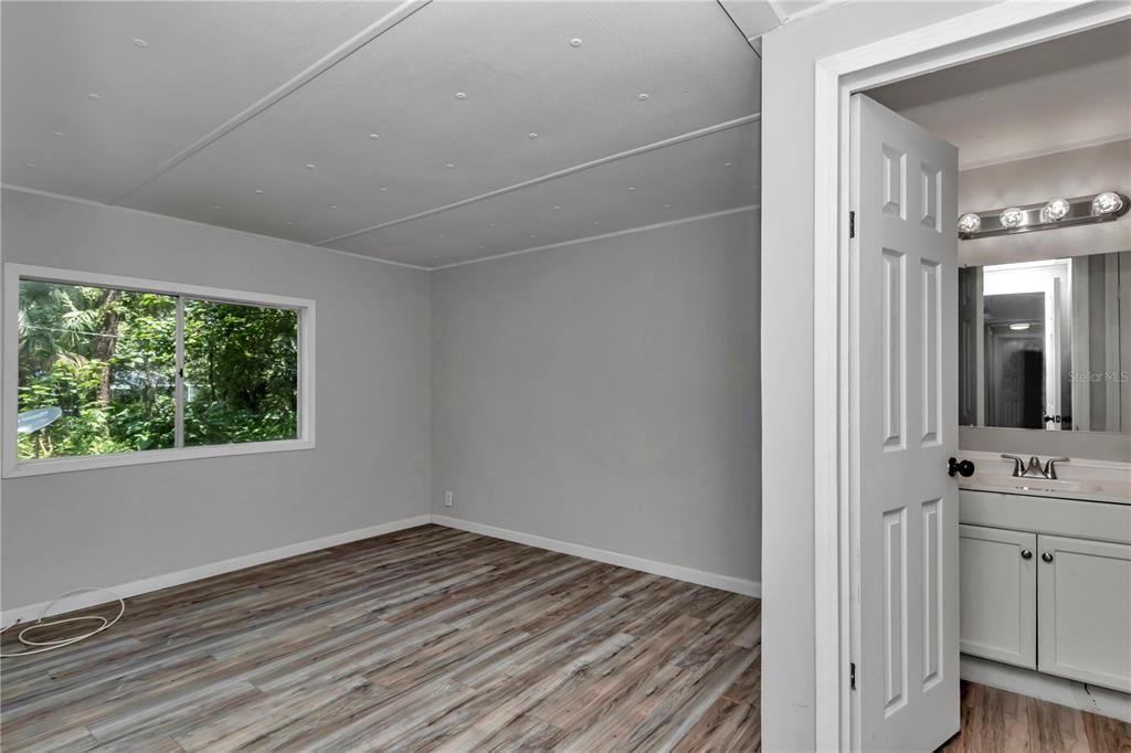 Active With Contract: $175,000 (3 beds, 2 baths, 1056 Square Feet)