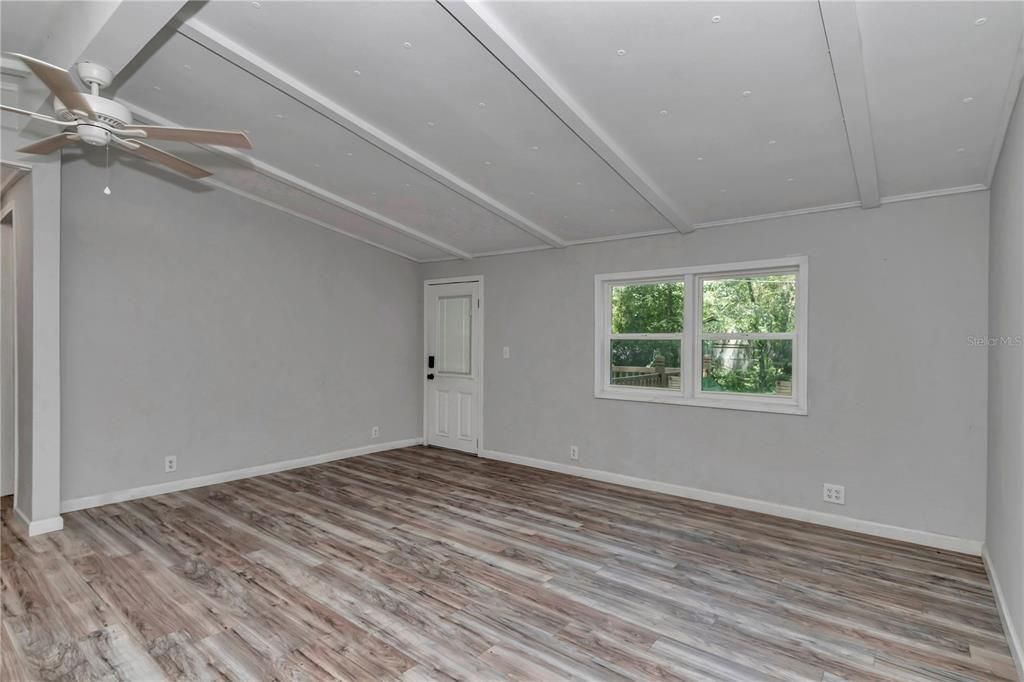 Active With Contract: $175,000 (3 beds, 2 baths, 1056 Square Feet)