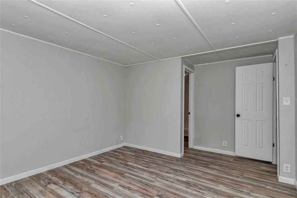 Active With Contract: $175,000 (3 beds, 2 baths, 1056 Square Feet)