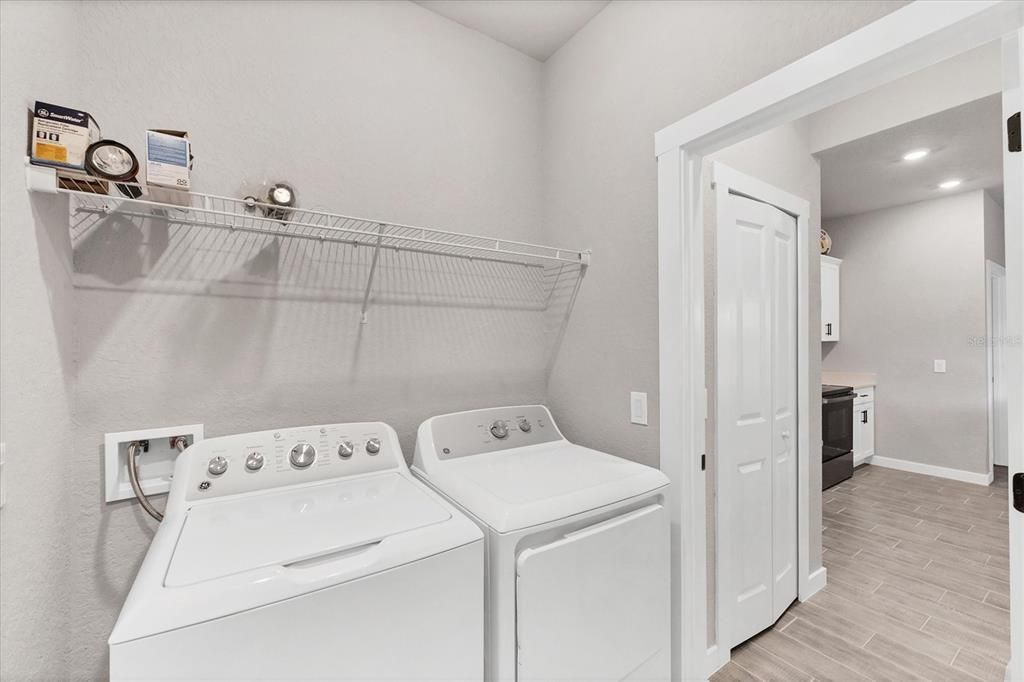Active With Contract: $320,000 (3 beds, 2 baths, 1688 Square Feet)