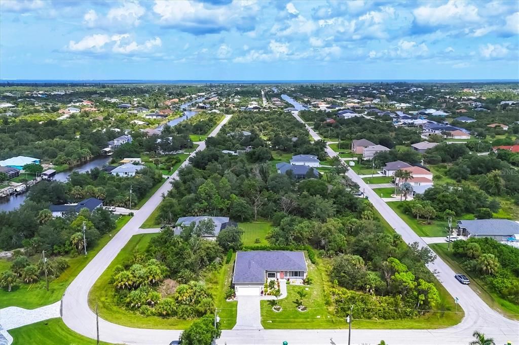 Active With Contract: $320,000 (3 beds, 2 baths, 1688 Square Feet)