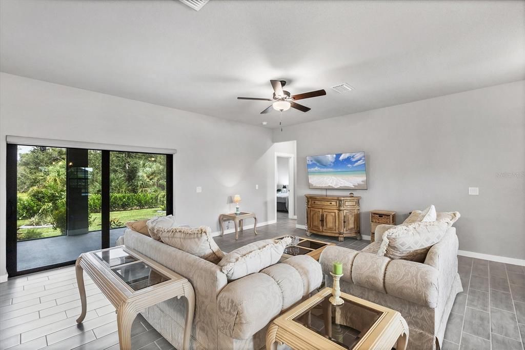 Active With Contract: $320,000 (3 beds, 2 baths, 1688 Square Feet)