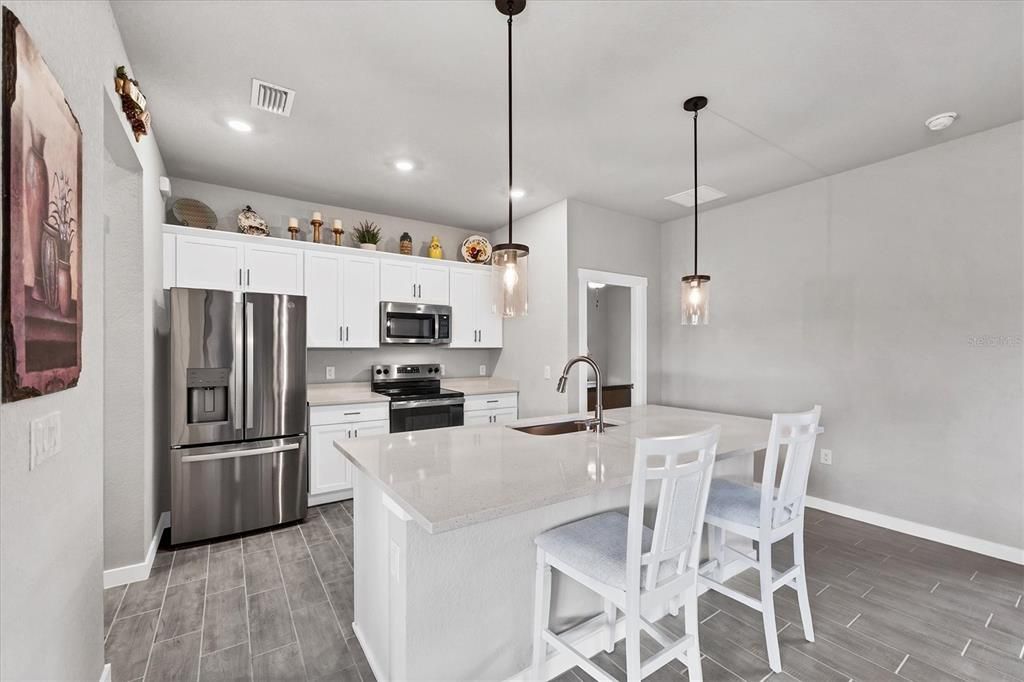 Active With Contract: $320,000 (3 beds, 2 baths, 1688 Square Feet)