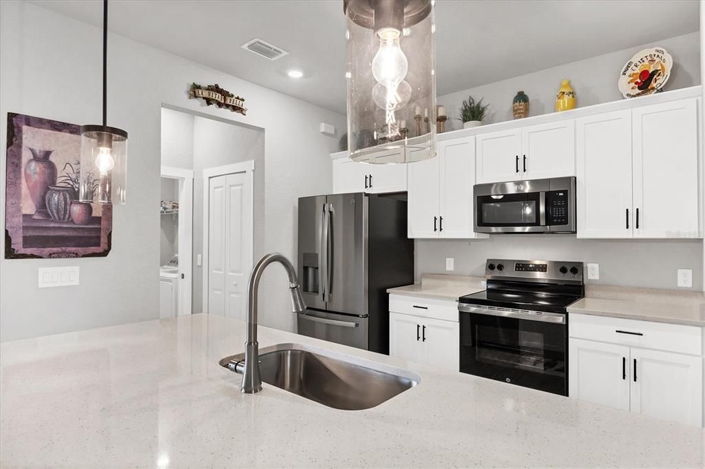 Active With Contract: $320,000 (3 beds, 2 baths, 1688 Square Feet)