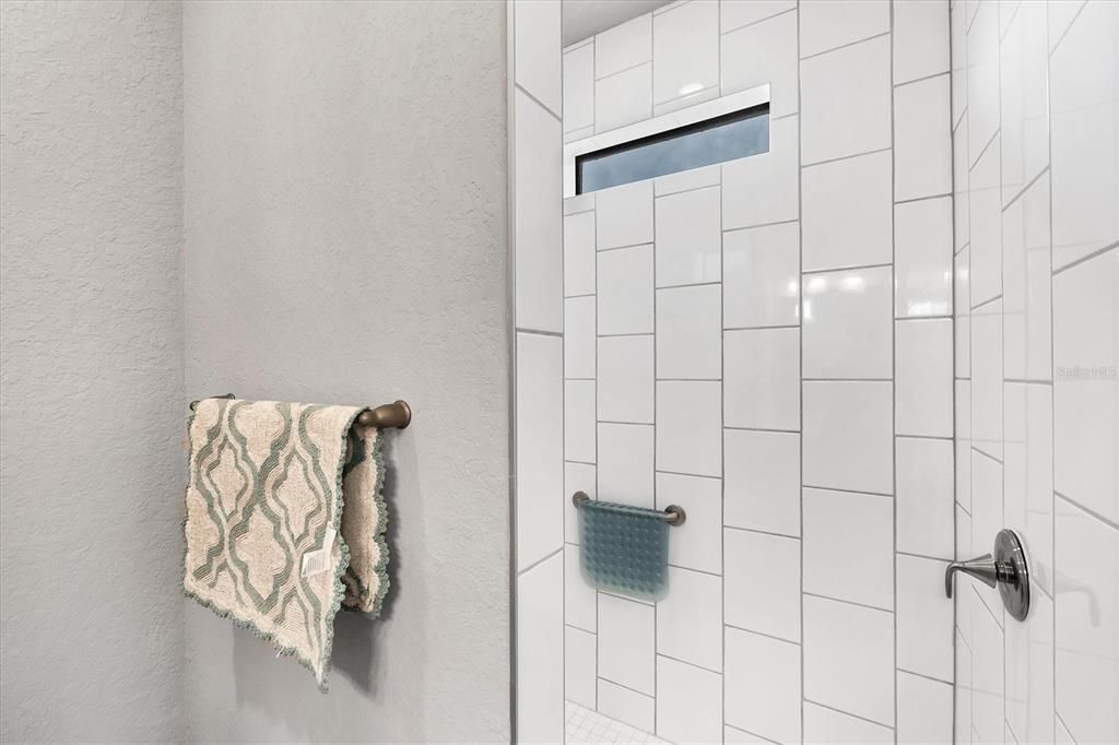 Active With Contract: $320,000 (3 beds, 2 baths, 1688 Square Feet)