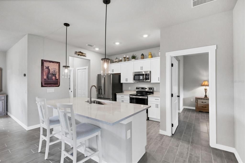 Active With Contract: $320,000 (3 beds, 2 baths, 1688 Square Feet)