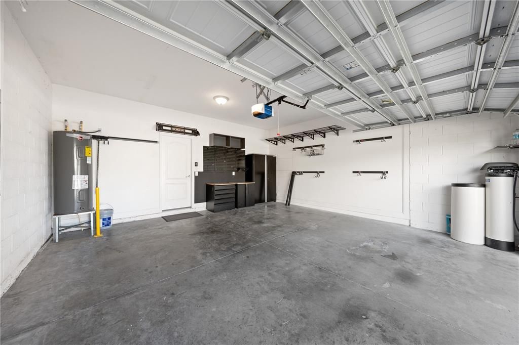 Active With Contract: $484,000 (4 beds, 2 baths, 2486 Square Feet)